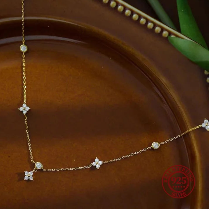 Collier fleurs & zircons