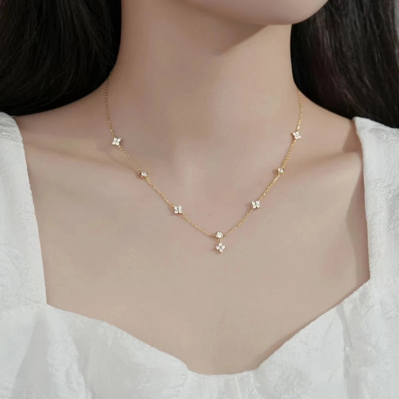 Collier fleurs & zircons