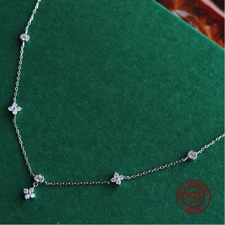 Collier fleurs & zircons