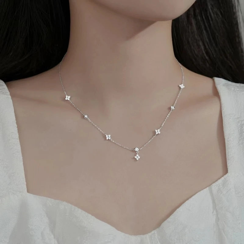Collier fleurs & zircons