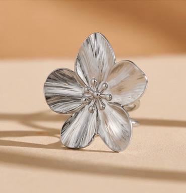 Bague Fleur Élégante